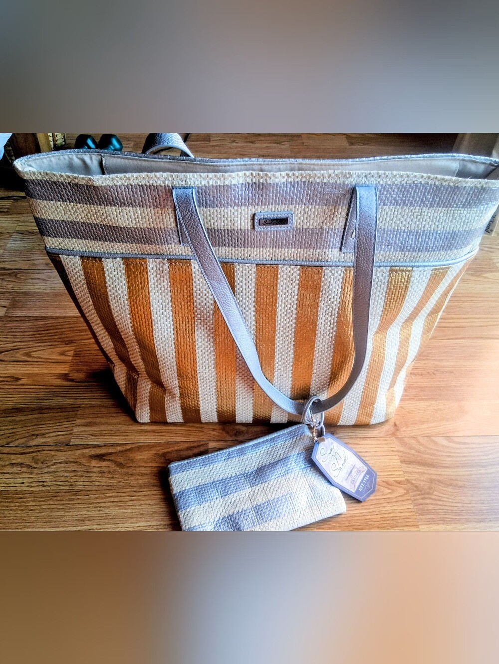 NWT Sun 'N Sand large Bag/purse/tote, God, Silver, Cream With Small Pouch bag,.